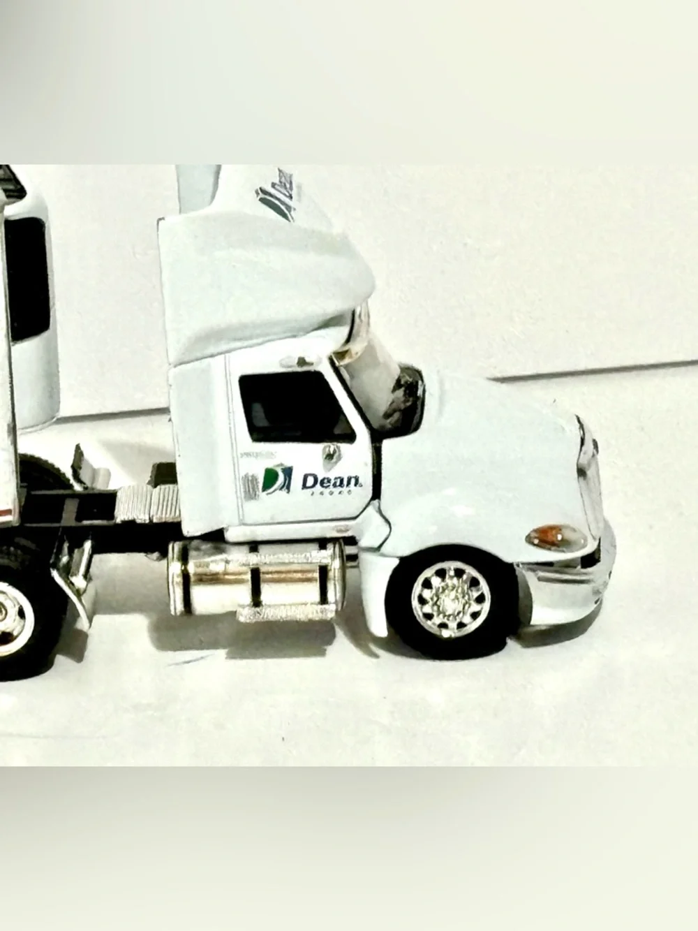 DEAN FOODS 1:64 SCALE INTERNATIONAL PROSTAR TRACTOR-TRAILER WITH THERMO KING